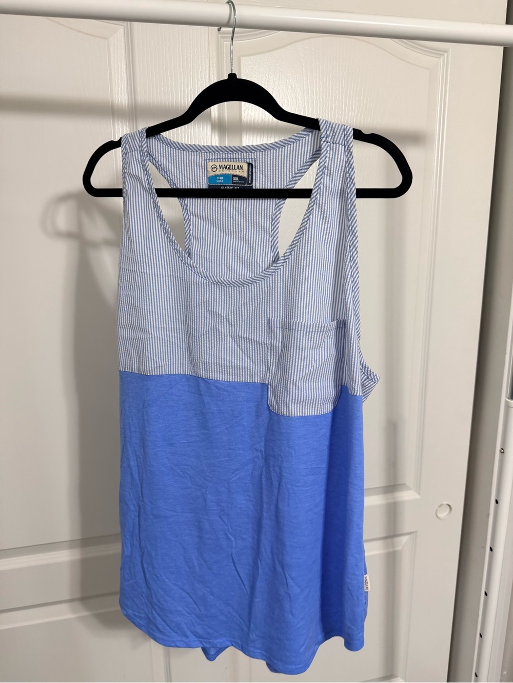 Magellan Outdoors Blue & White Colorblock Tank Top